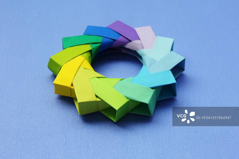 冷色调纸折纸轮图片素材