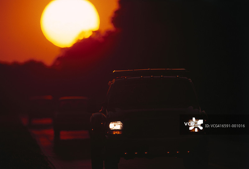 日落时的交通图片素材