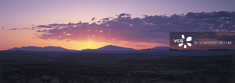地平线上的日出图片素材