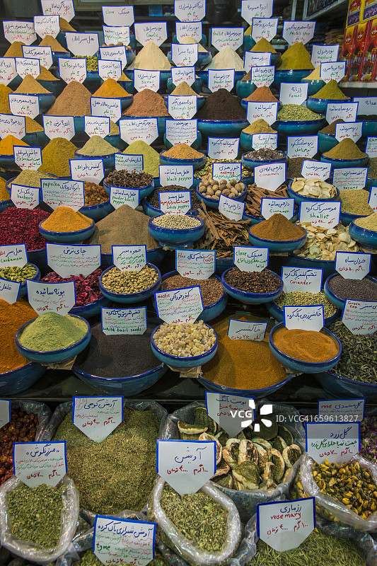 Vakil Bazaar बाजार摊位上展示的香料图片素材