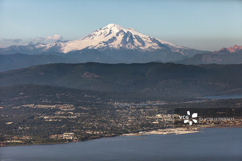 贝克山，前景为贝灵厄姆湾图片素材