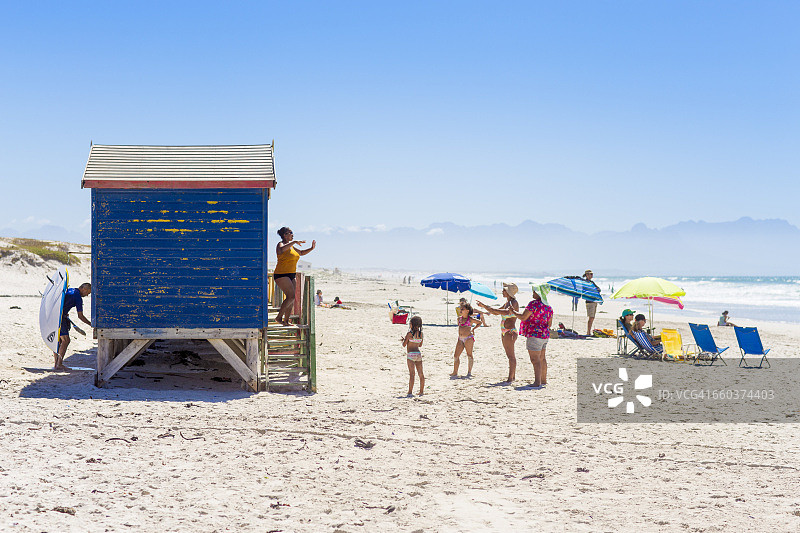 在穆伊曾贝格海滩的家庭乐趣图片素材