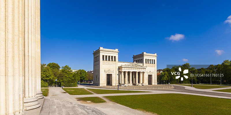 德国慕尼黑：国王广场上的古希腊柱廊景观图片素材