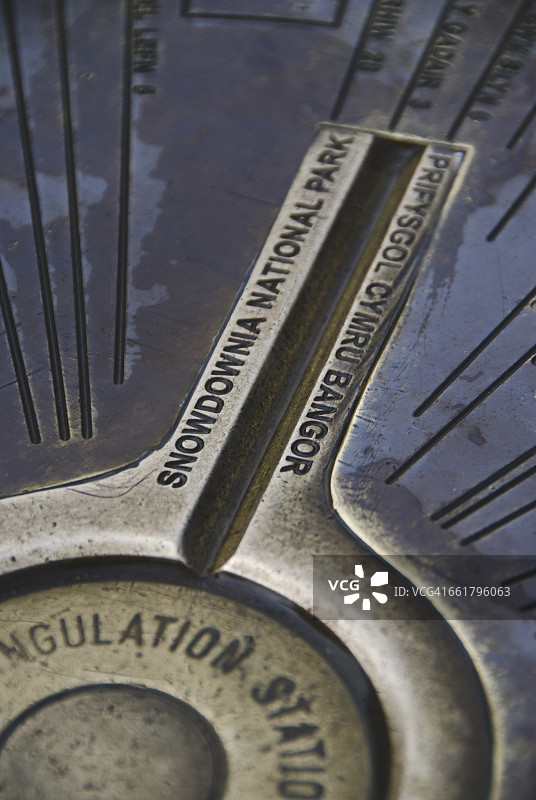 英国威尔士班戈斯诺登峰的三角点图片素材