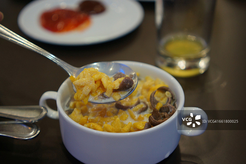 早餐麦片碗特写图片素材