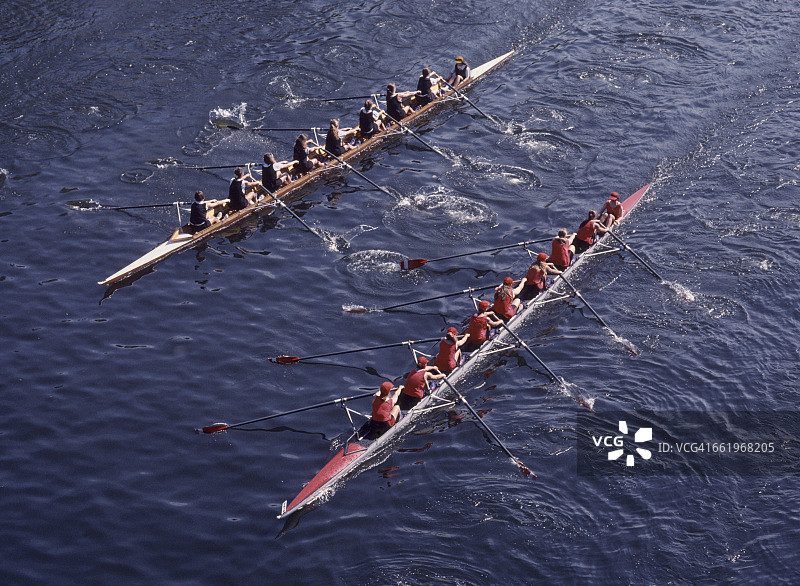 8名女子划桨竞技性比赛。图片素材