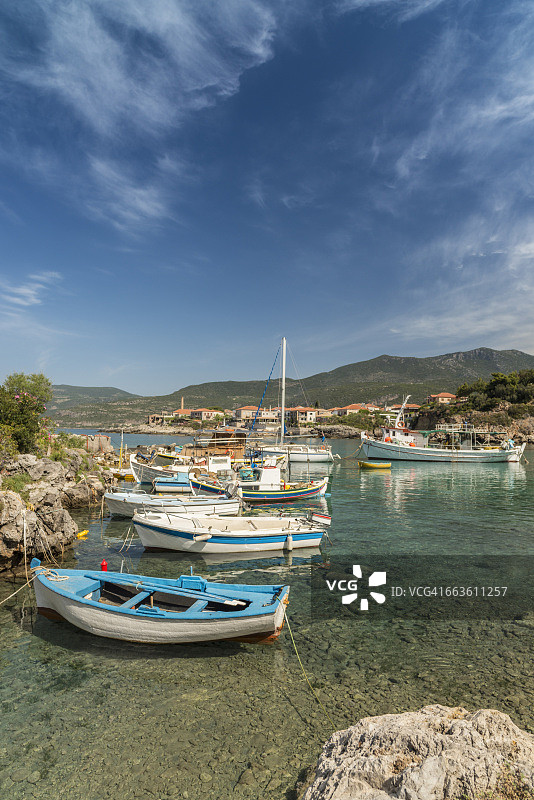 卡达米利港口的渔船，马尼半岛图片素材