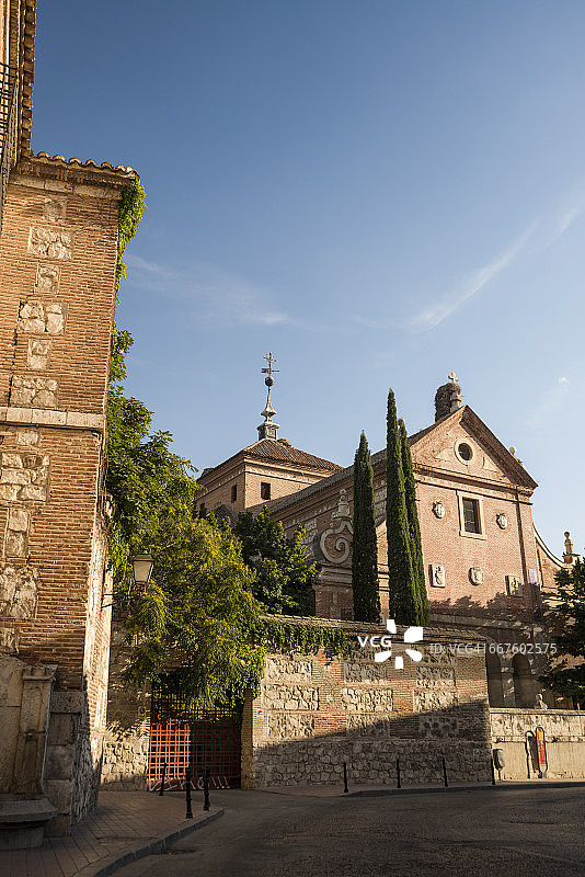 西班牙马德里附近充满魅力的历史名城阿尔卡拉德埃纳雷斯图片素材