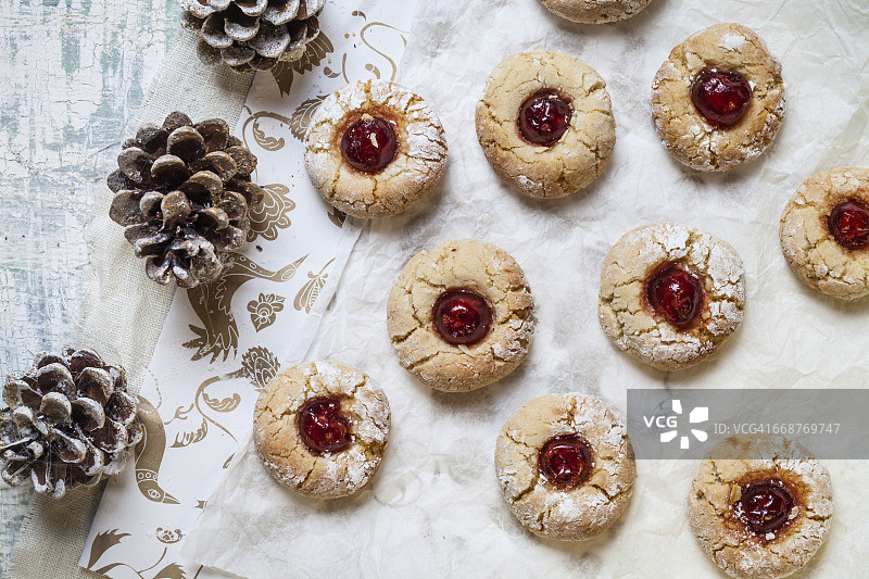 自制圣诞饼干，拇指饼干，季节性装饰图片素材
