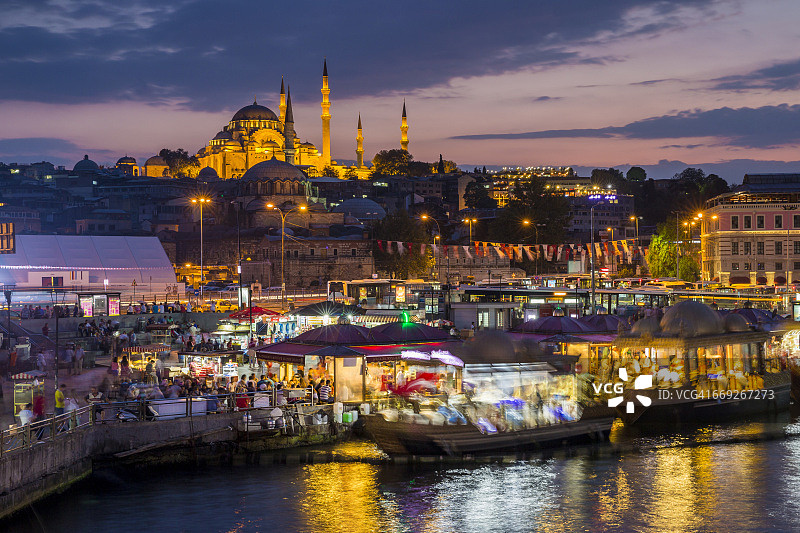 金角湾的苏莱曼尼亚清真寺和鱼咖啡馆图片素材