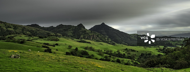 暴风雨天空和圣安娜峰图片素材