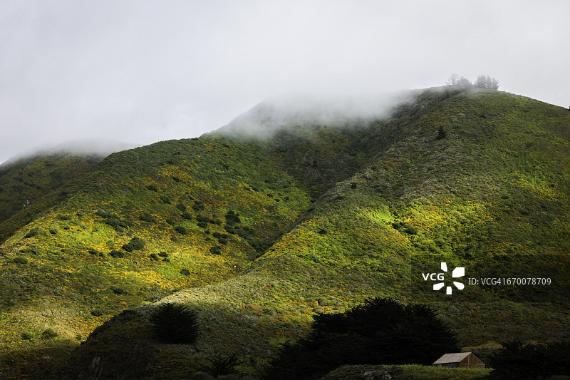 索伯拉内斯谷仓与山坡图片素材