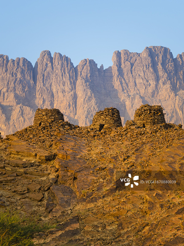 阿曼  Ad-Dakhiliyah Jabal Misht Al-Ain的蜂巢墓穴挖掘现场图片素材