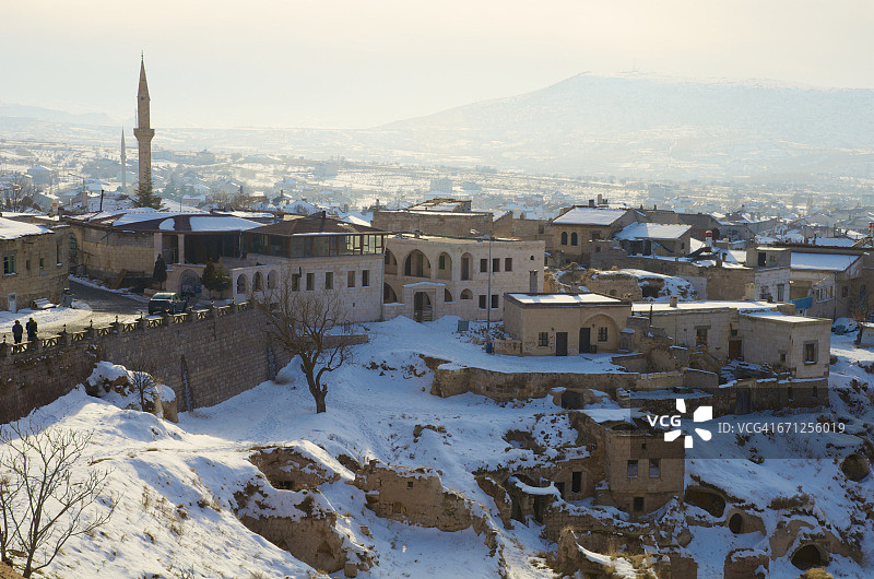 雪中的房屋和清真寺图片素材