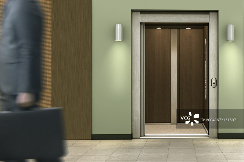 通过开启电梯的商人图片素材