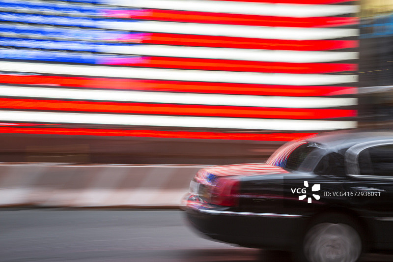 汽车与美国国旗，纽约时代广场图片素材