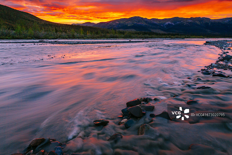 特克拉尼卡河日落图片素材