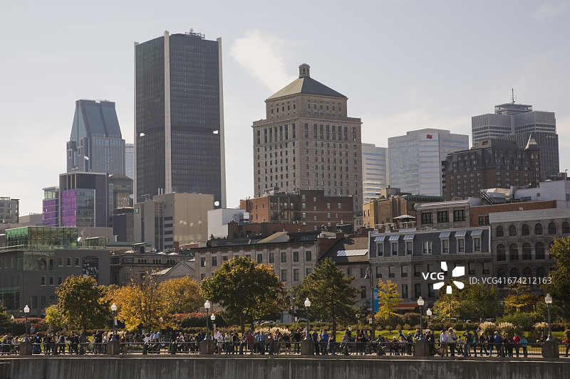 老港口沿岸的步道和公园图片素材