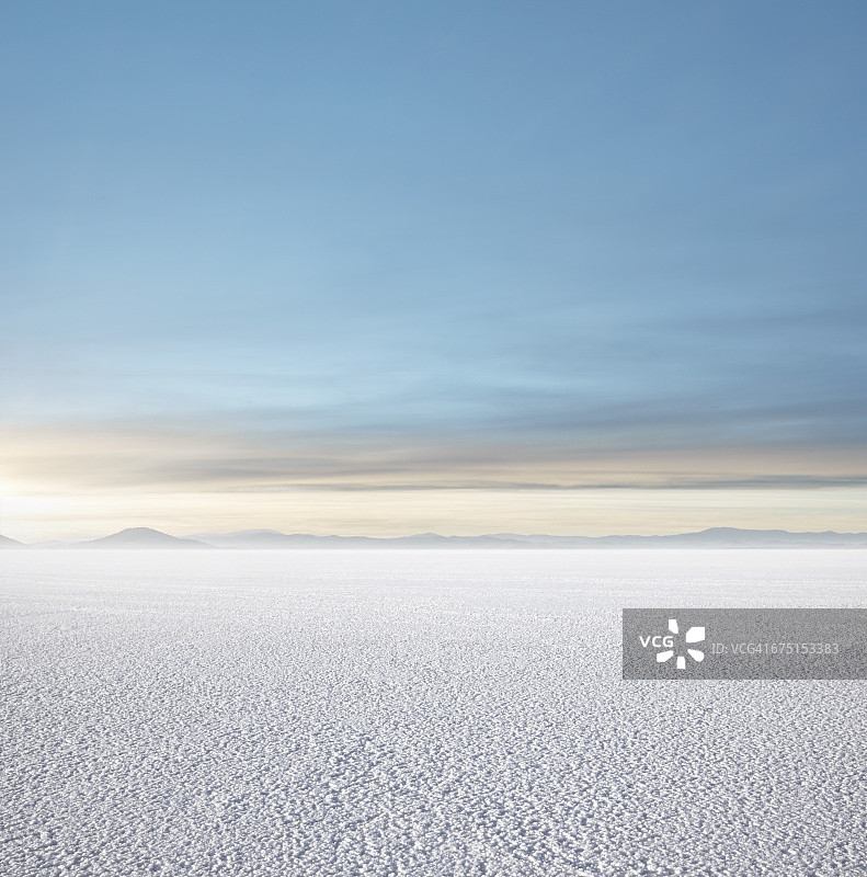 空旷的盐滩图片素材
