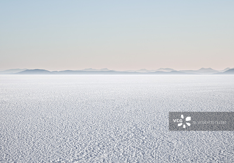 空旷的盐滩图片素材