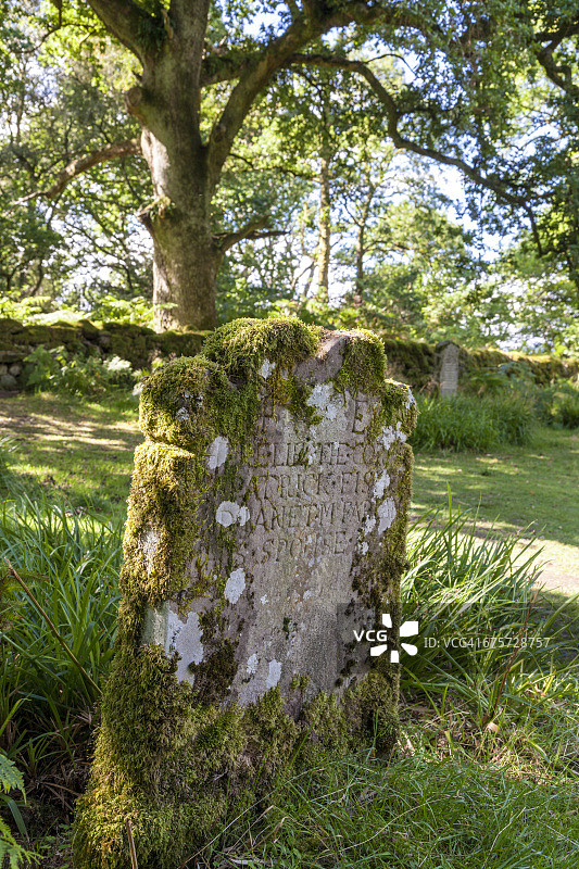 英国苏格兰洛蒙德湖上的岛屿墓地图片素材