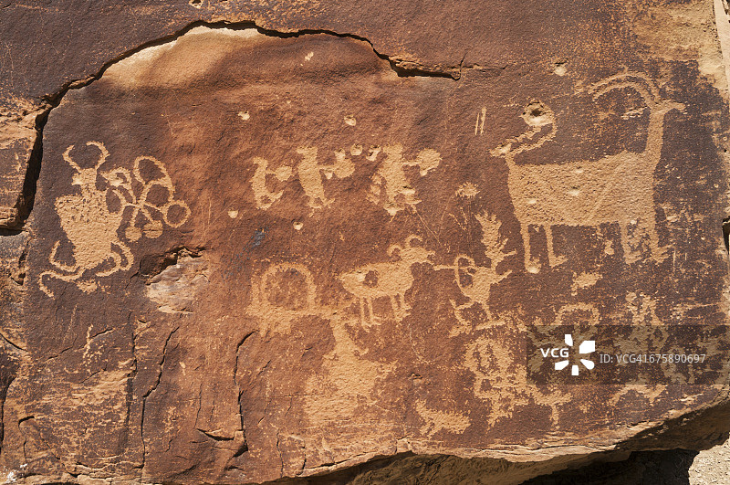 犹他州九英里峡谷岩刻图片素材
