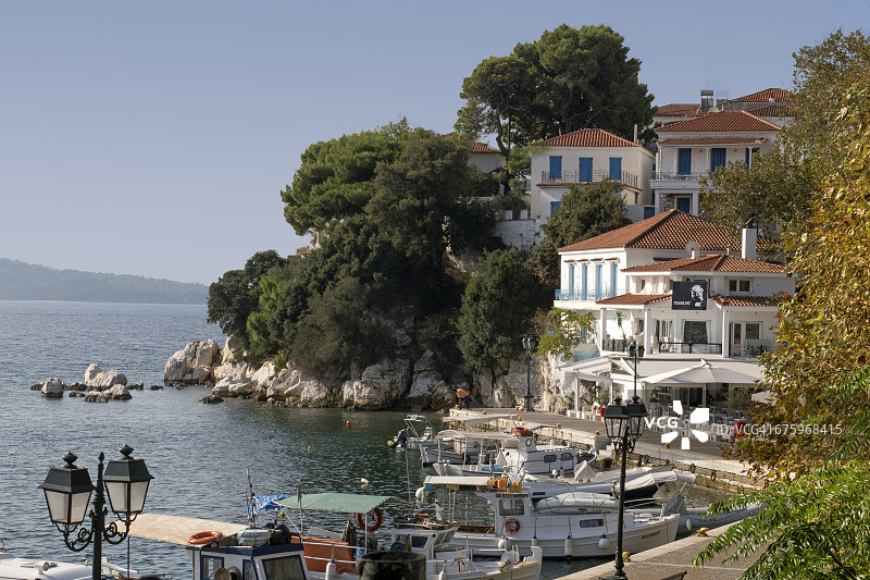 斯基亚索斯岛旧港口，斯波拉提群岛，希腊图片素材