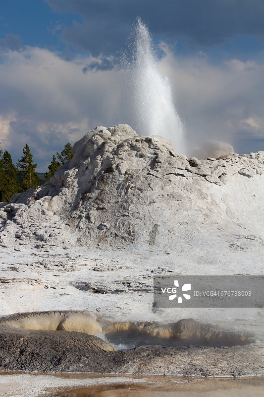 城堡间歇泉图片素材