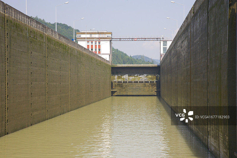奥地利多瑙河运河船闸低水位图片素材