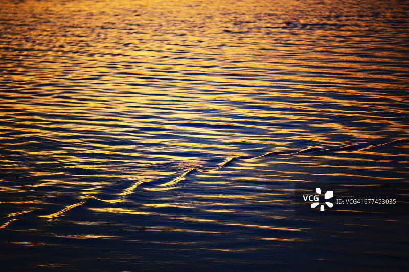 湖面倒影日出美景图片素材