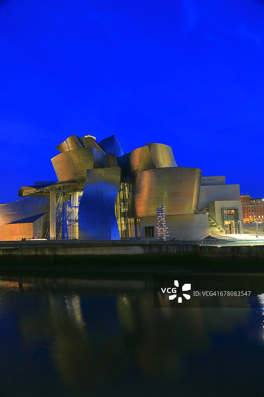 古根海姆博物馆夜景图片素材