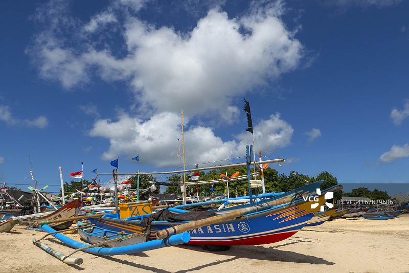 巴厘岛金巴兰鱼市场渔船图片素材