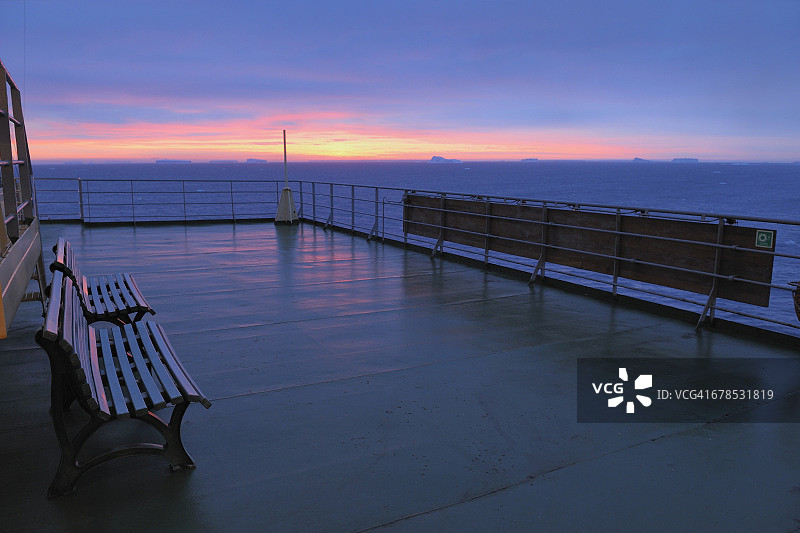 破冰船的上层甲板图片素材