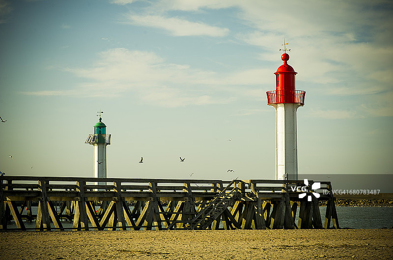 法国诺曼底特鲁维尔的灯塔图片素材