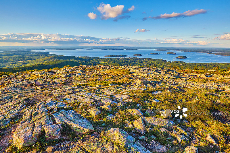 从缅因州卡迪拉克山看到的法兰西人海湾图片素材