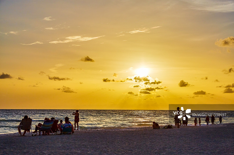 安娜玛丽亚岛马纳提海滩的日落图片素材