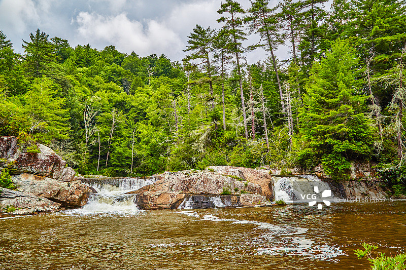 美国蓝岭公园大道林维尔瀑布图片素材