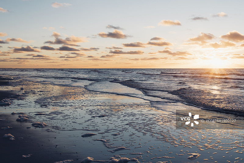 丹麦北日德兰半岛宁静的日落海滩图片素材