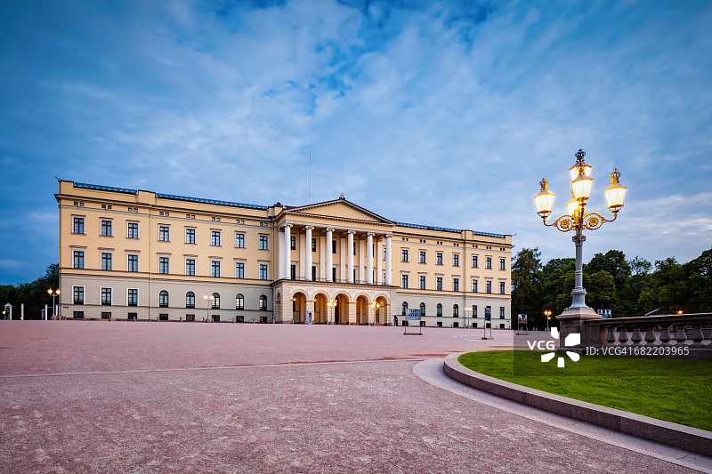 黎明时分的皇家宫殿图片素材