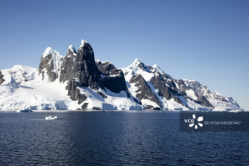 尤娜峰（尤娜双峰）山脉图片素材