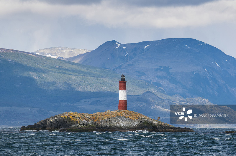 阿根廷乌斯怀亚比格尔海峡岛屿上的灯塔图片素材