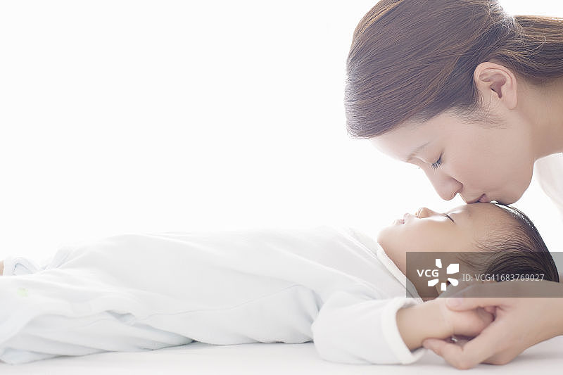 母亲和婴儿图片素材