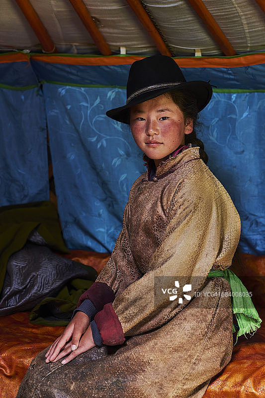 蒙古国年轻女性肖像图片素材