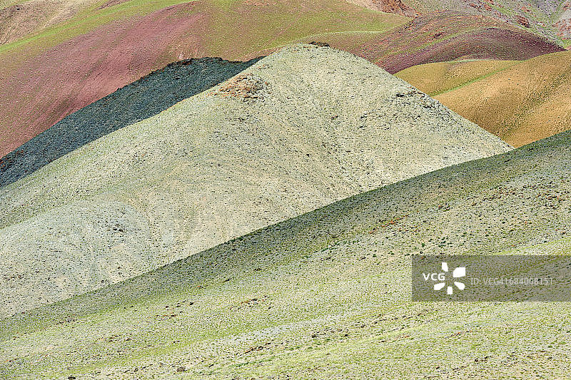 蒙古国阿尔泰山彩色山脉图片素材