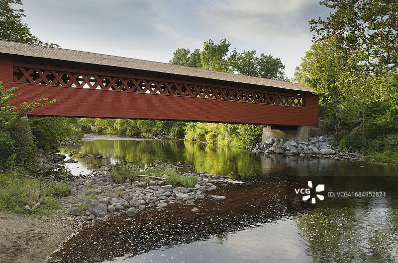 佛蒙特州本宁顿的亨利桥图片素材