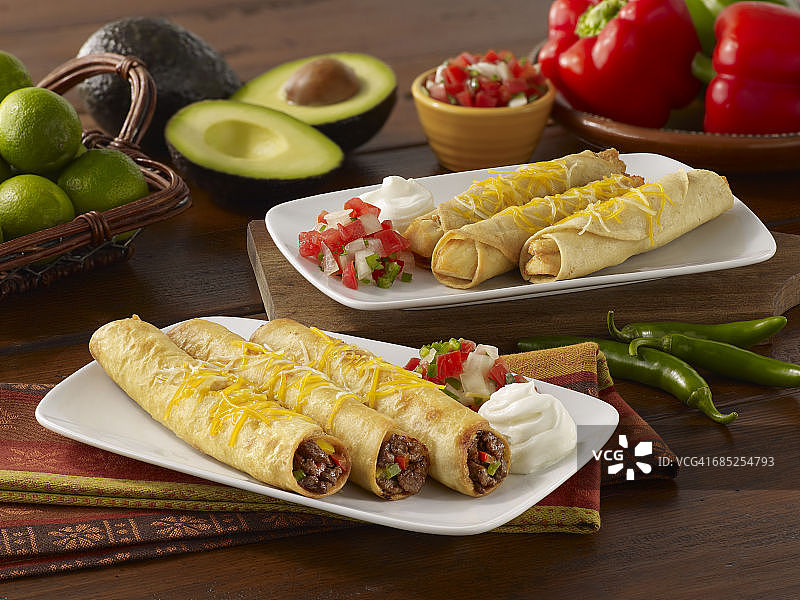 墨西哥玉米卷和油炸玉米卷图片素材