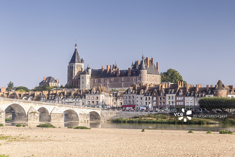 卢瓦尔河畔的吉恩镇。图片素材
