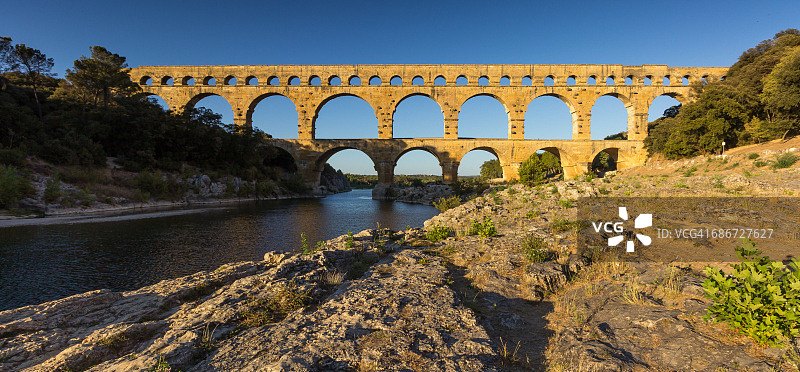 法国加尔东河上的加尔桥图片素材