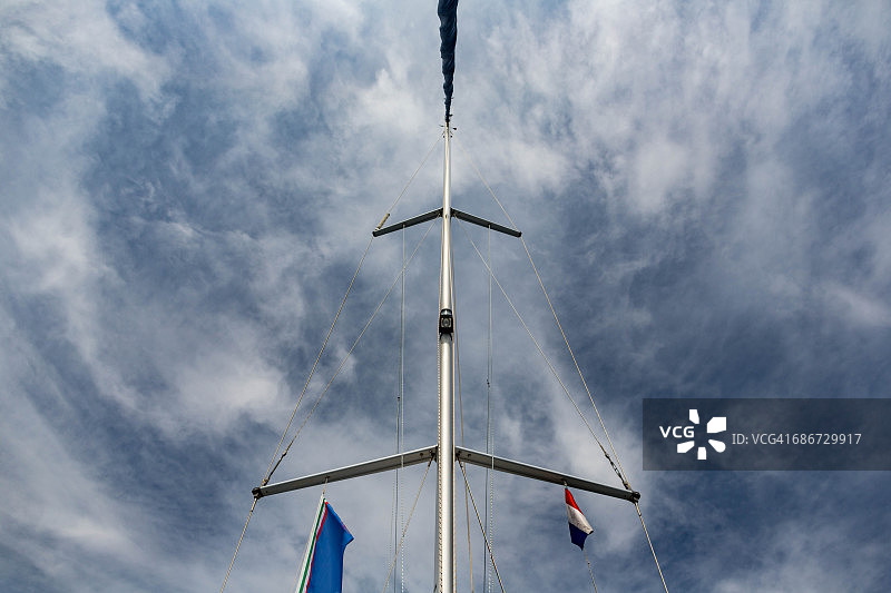 莱夫卡达帆船桅杆和风帆图片素材