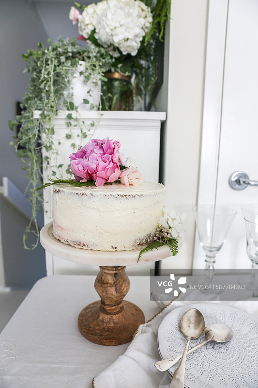 奶油糖霜海绵蛋糕图片素材